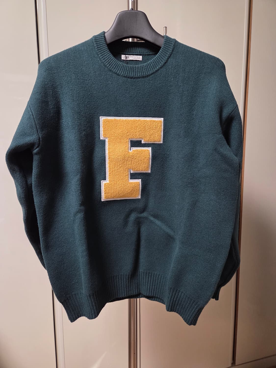 자라 ZARA 그린 레터링 니트 상품이미지1