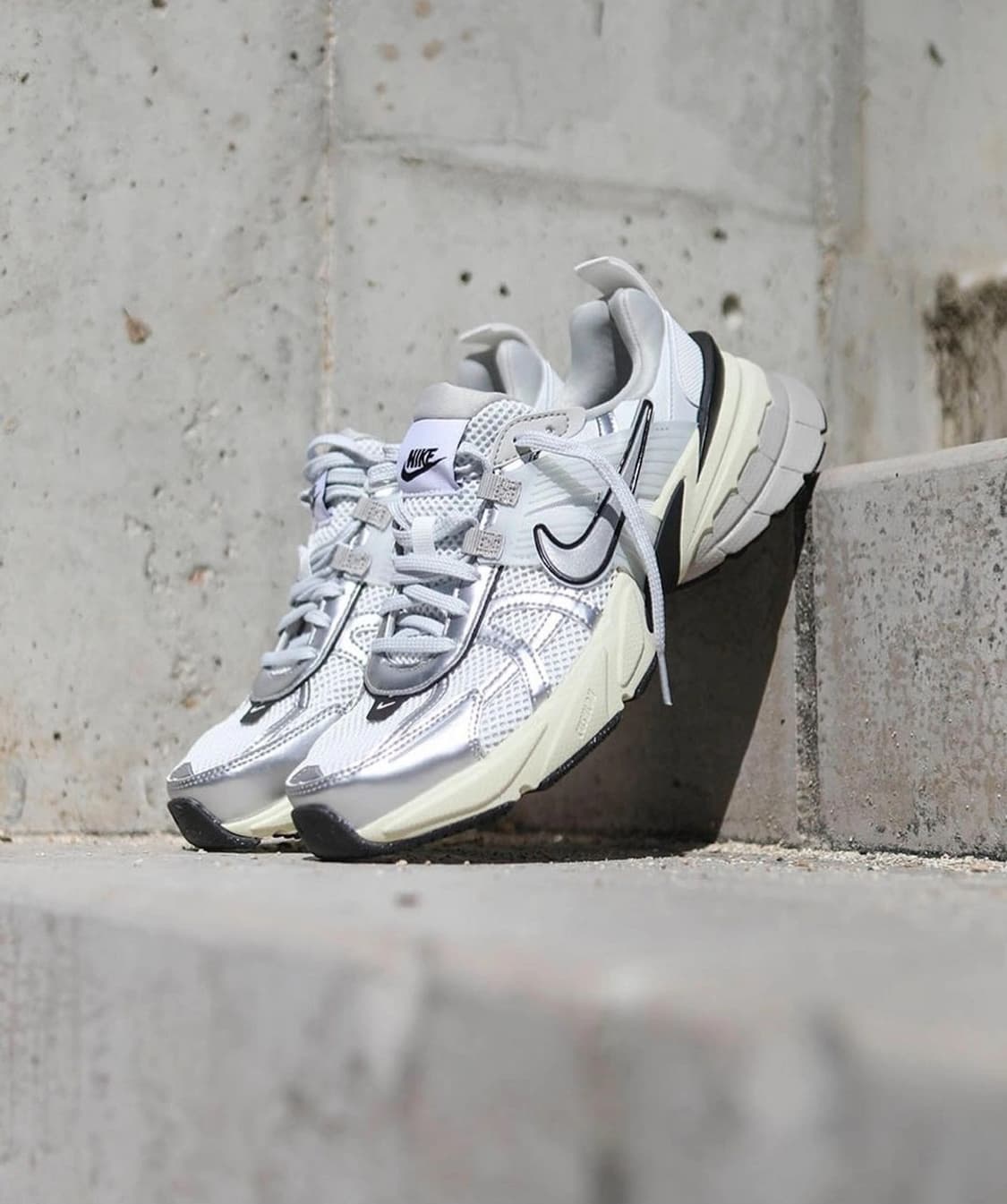 [280][275]나이키 V2K 런 서밋 화이트 메탈릭실버 런테크(W) 상품이미지4