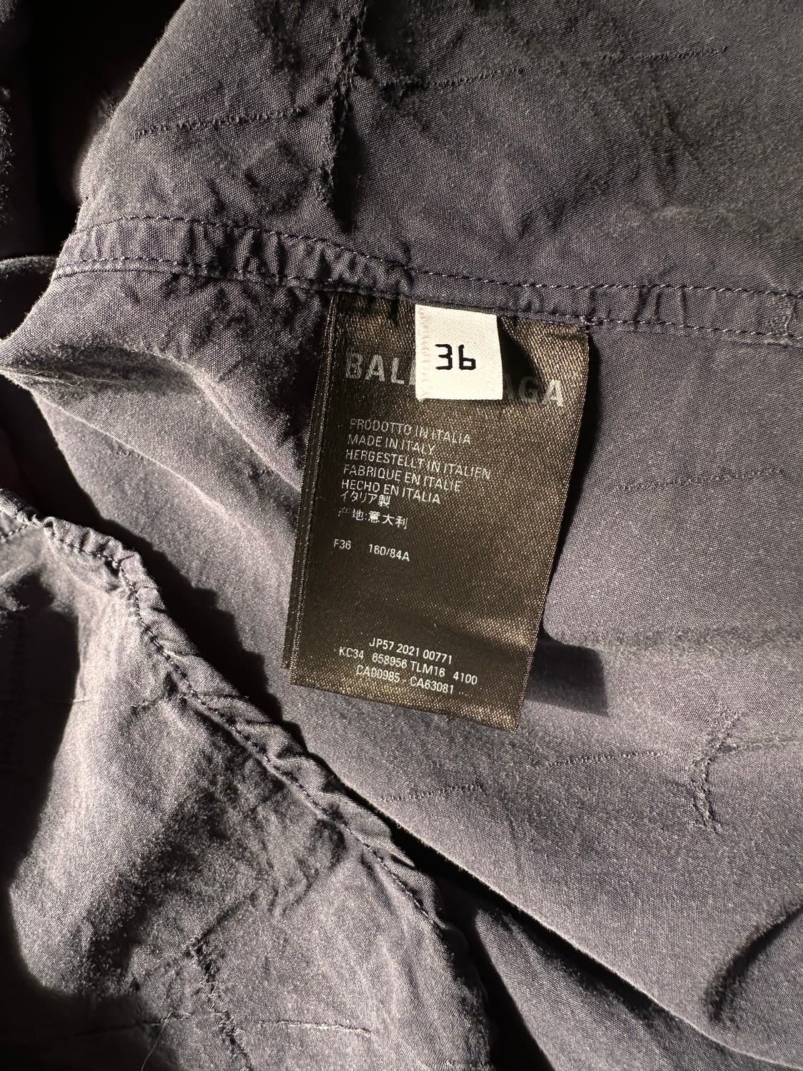 발렌시아가 / 올오버 링클 이펙트 라이오셀 라지핏 셔츠 / 36 상품이미지5