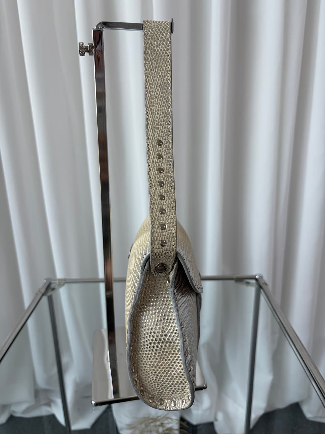 셀린느 리자드스킨 스터드 트리옹프 숄더백  상품이미지5