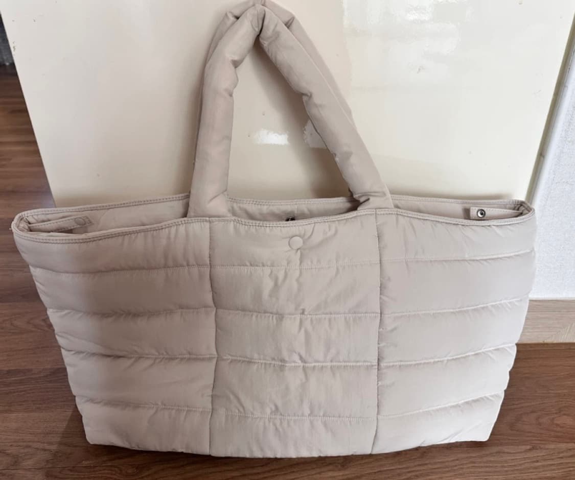 코스 패디드 토트백 상품이미지3