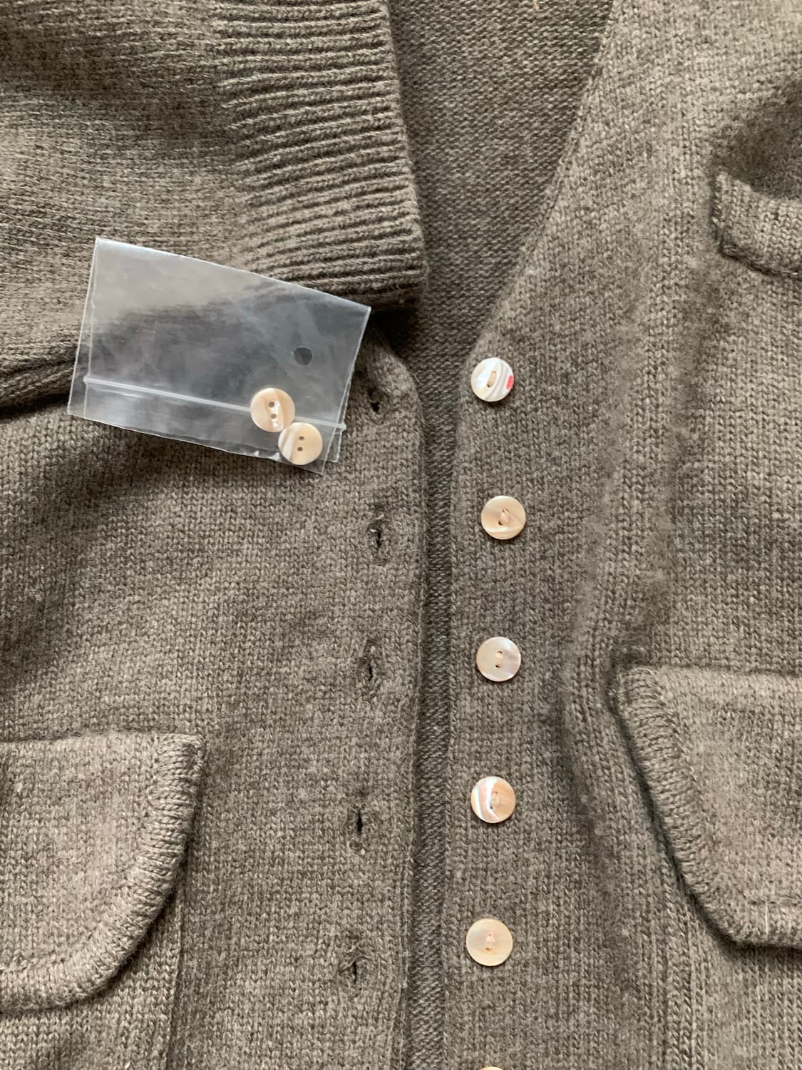 헤더먼트 그랜파 램스울 가디건 브라운 상품이미지3