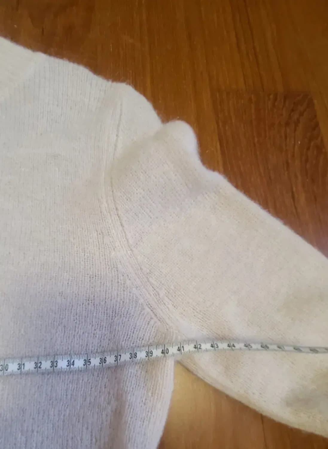 Zara 울 소재의 크림색 니트 상품이미지6