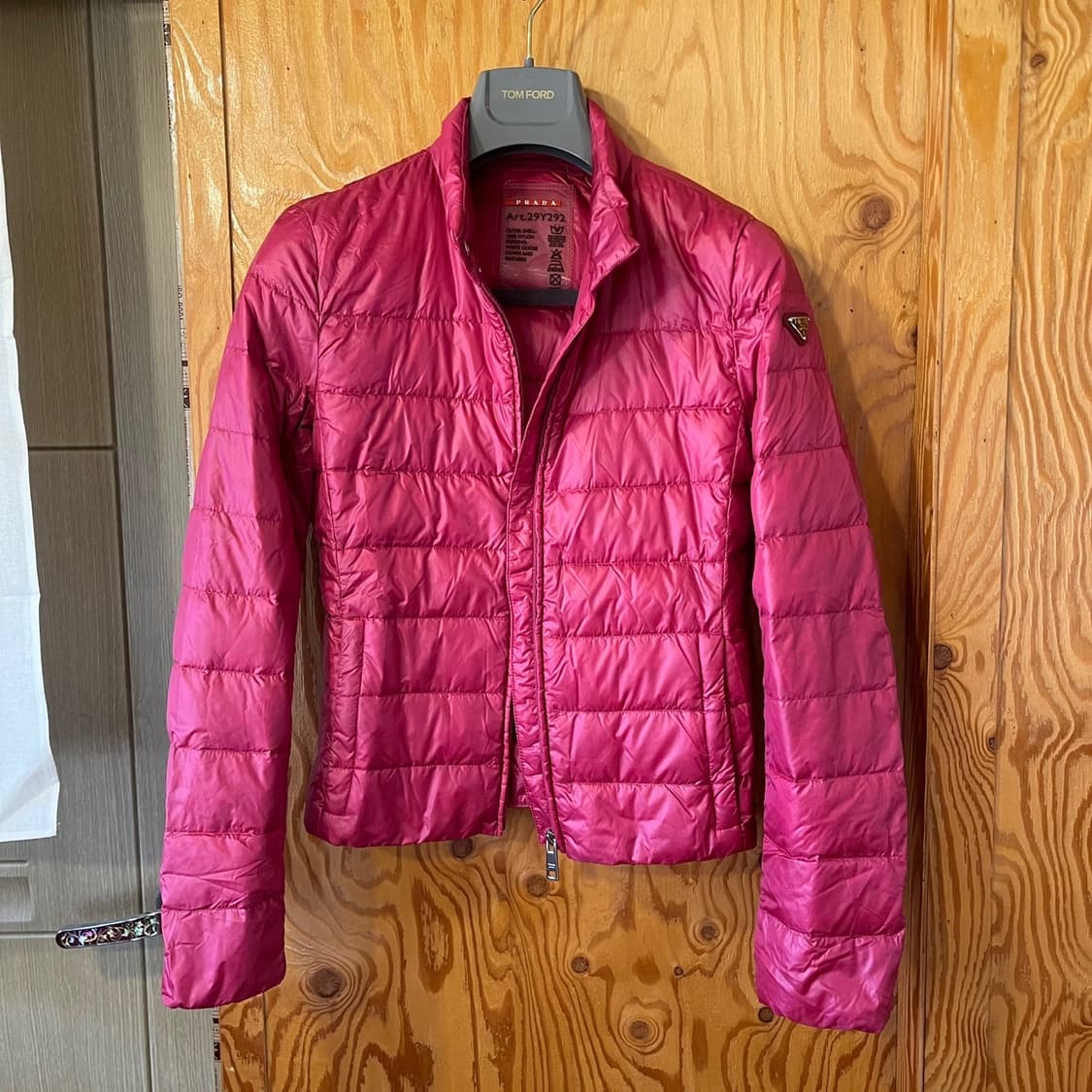 프라다 삼각로고 패딩 판매 합니다.  상품이미지2