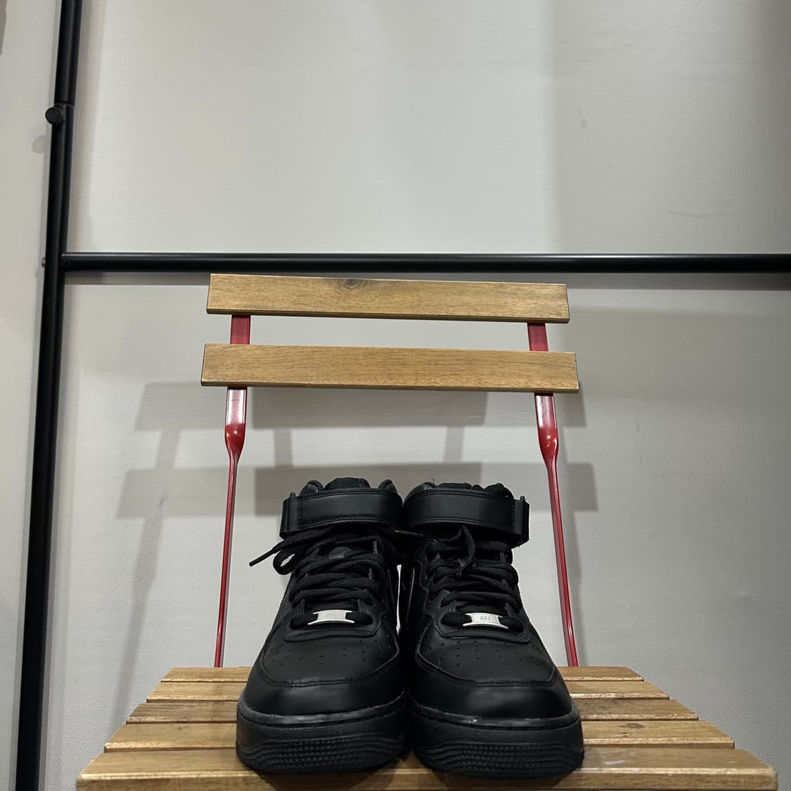 270) 나이키 운동화 남성 남자 신발 에어포스1 미드 올블랙 상품이미지2