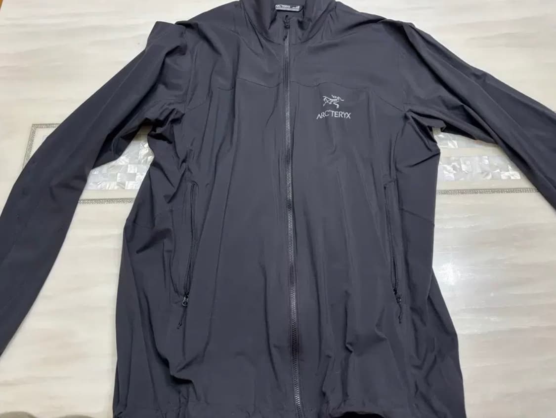 아크테릭스 스쿼미시 자켓 L 사이즈  상태 9.5/10  사진찍고 절대  상품이미지2