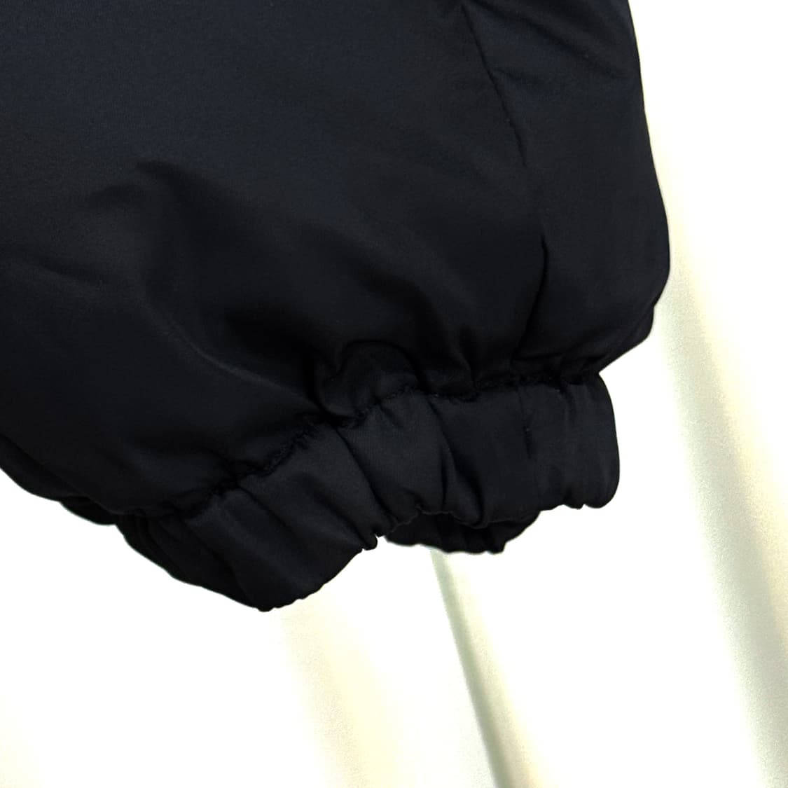 [정품] 미우미우 크롭 후드 패딩 나일론 다운 ML724  상품이미지7