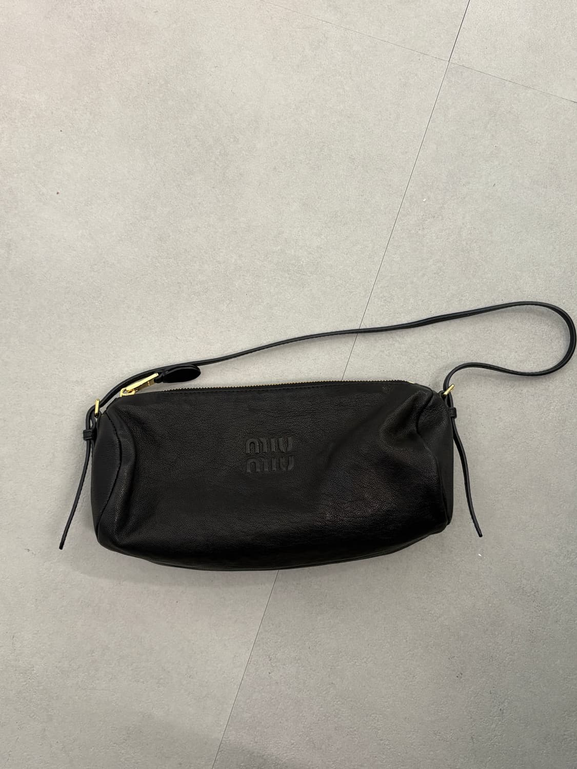 미우미우 나파 가죽 백 상품이미지8