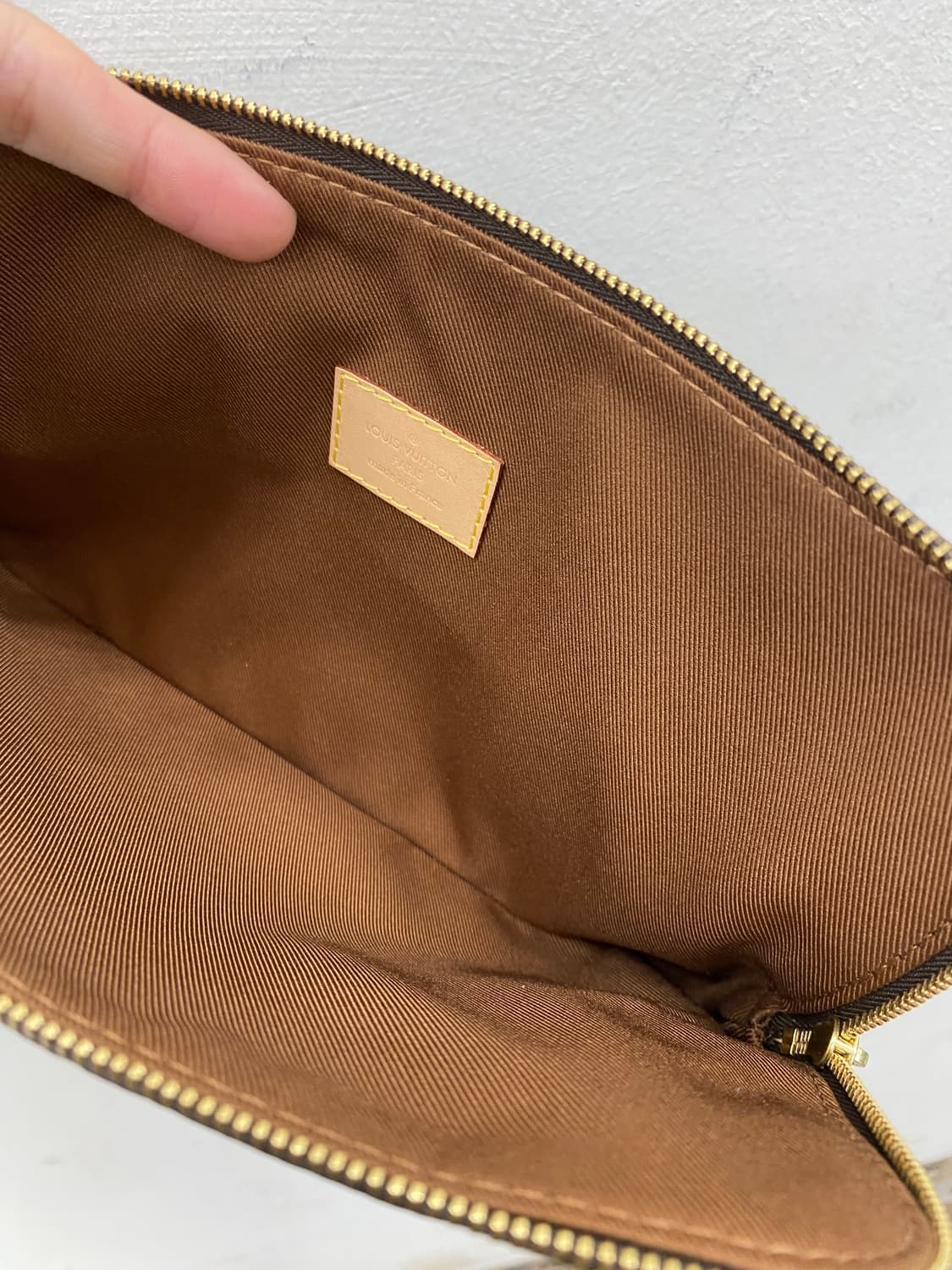 루이비통 에튀 보야주 클러치PM 상품이미지6