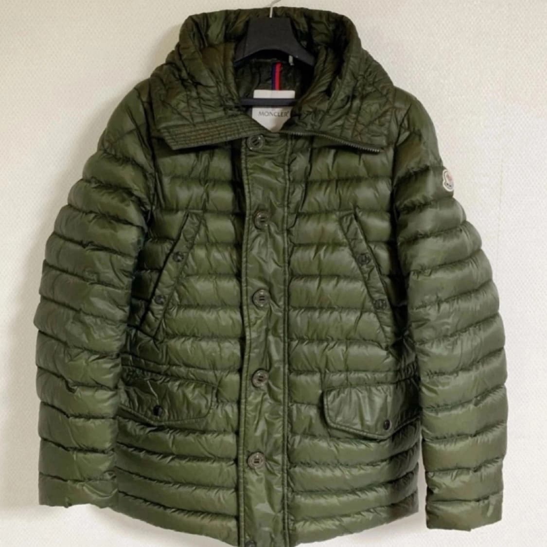몽클레어 플루톤 카키 후드 경량패딩 2사이즈 상품이미지2