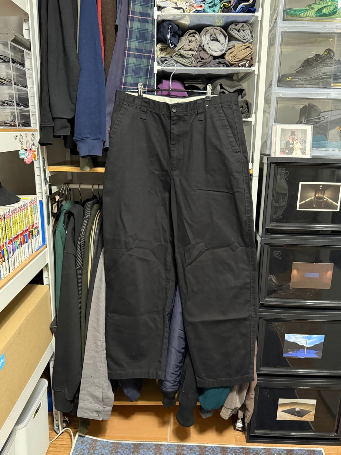 유니클로 와이드핏 치노 팬츠 블랙 상품이미지1