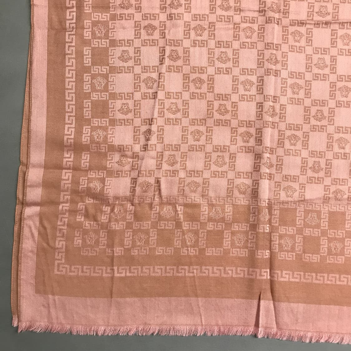 베르사체 메두사 실크 스카프 상품이미지3