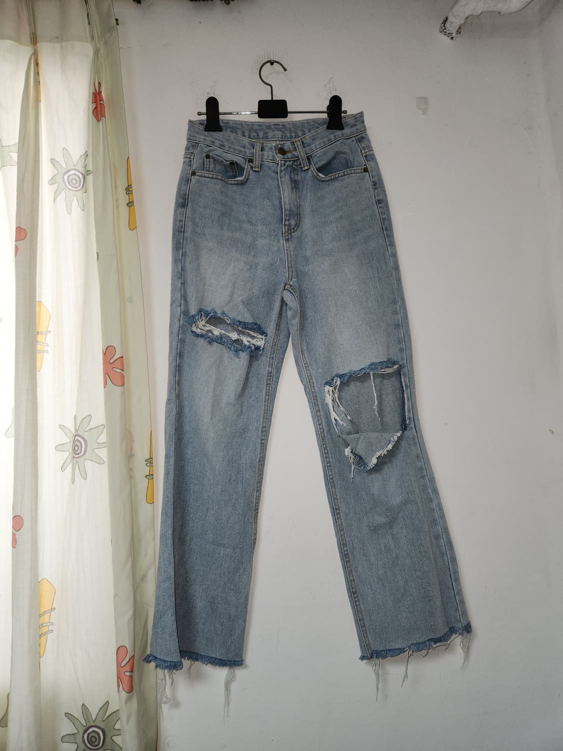 찢어진 청바지 데님 팬츠. S 상품이미지1
