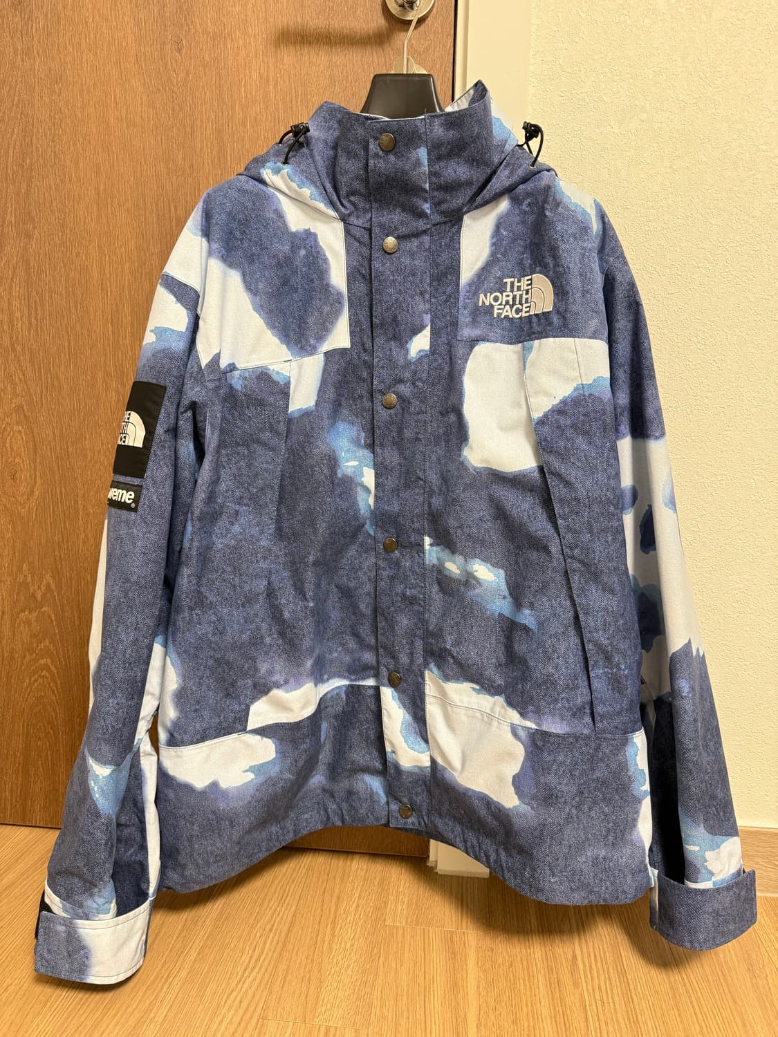 슈프림 노스페이스 블리치드 데님 프린트 마운틴 자켓 인디고 상품이미지1