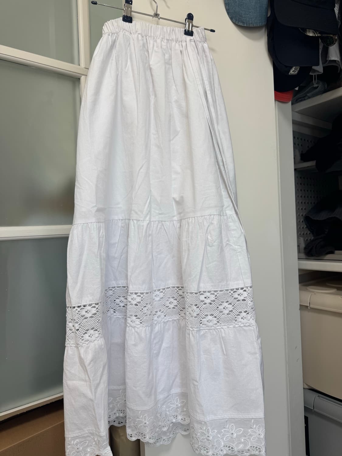 온무드 화이트 스커트 상품이미지1