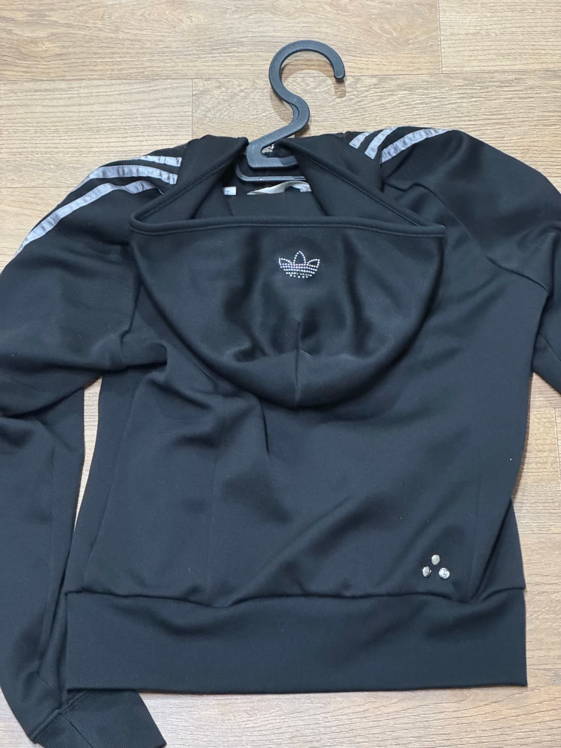 아디다스로고후드져지 아디다스글리터블랙탑 아디다스블랙실버 큐빅로고져지 상품이미지6