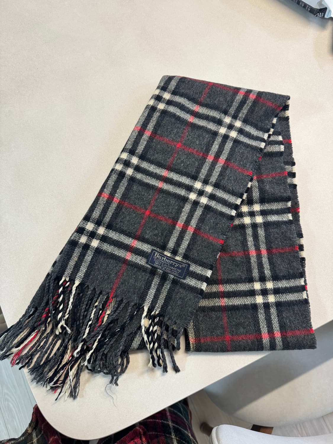 버버리 캐시미어 머플러 그레이 체크 상품이미지1