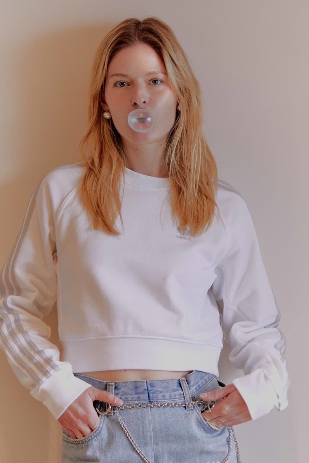 아디다스 여성 크롭 맨투맨 화이트 상품이미지1