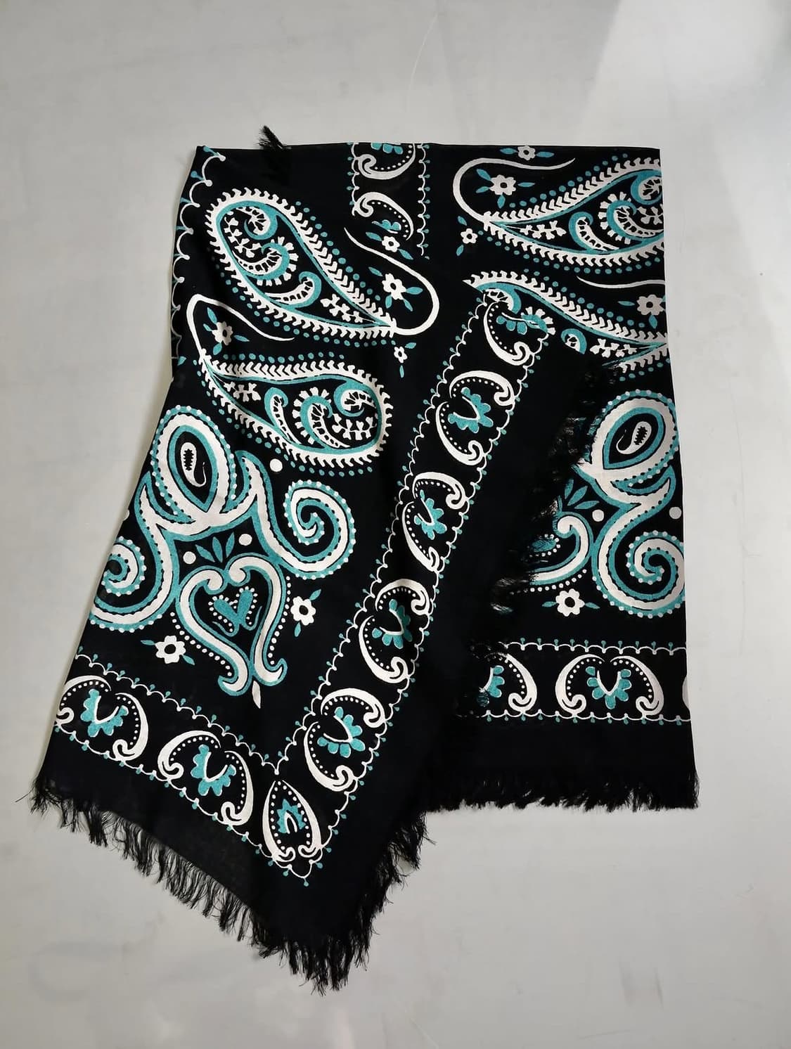 캐피탈 레이온 프린지 스톨 반다나 페이즐리 스카프 블랙 상품이미지2