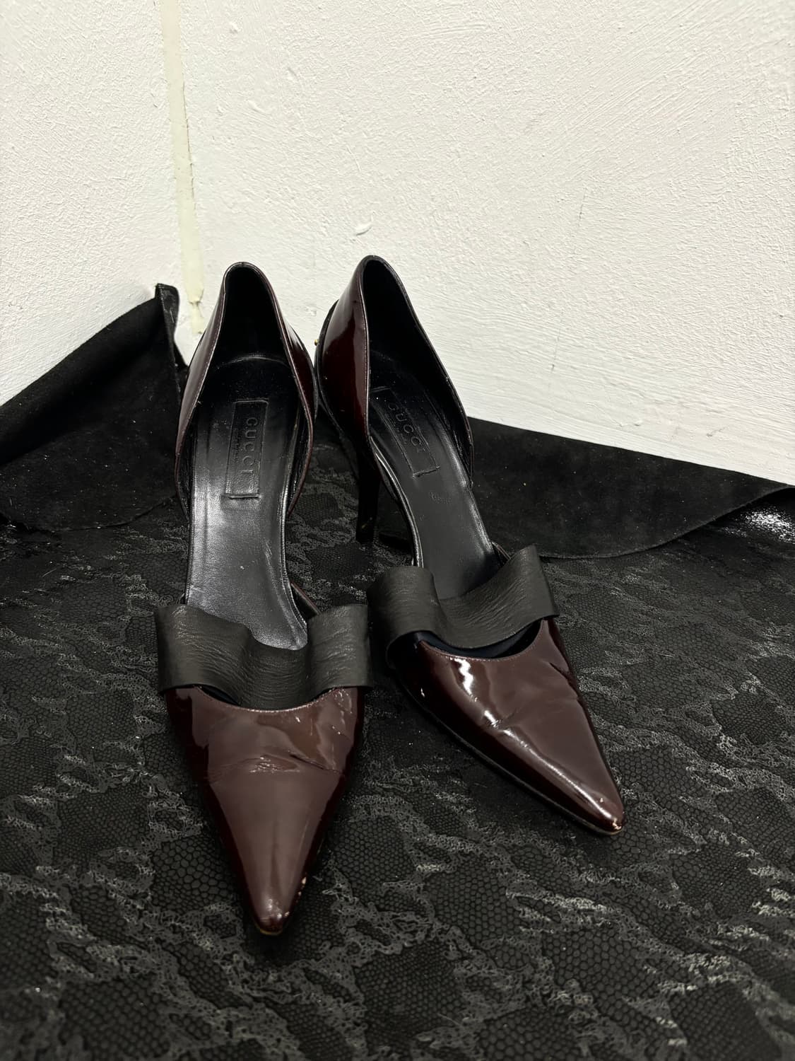 “GUCCI” Stud Detail Burgundy Shoes 상품이미지2