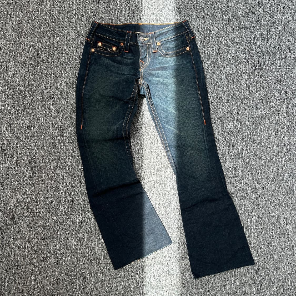 트루릴리젼 로우라이즈 세미부츠컷 데님 팬츠 상품이미지1