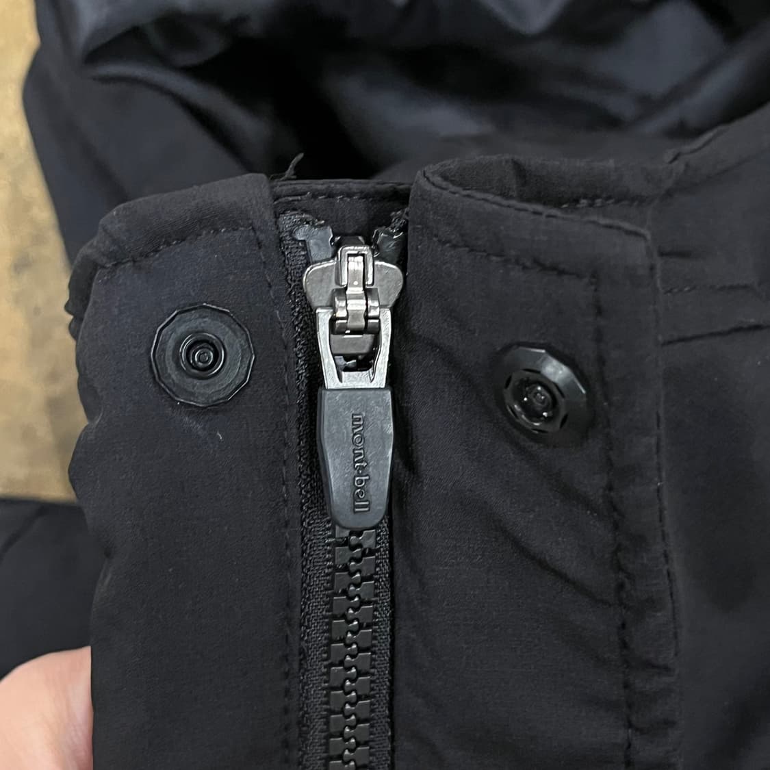 [정품/100] 몽벨 블랙 후드 바람막이 자켓 b8 상품이미지8