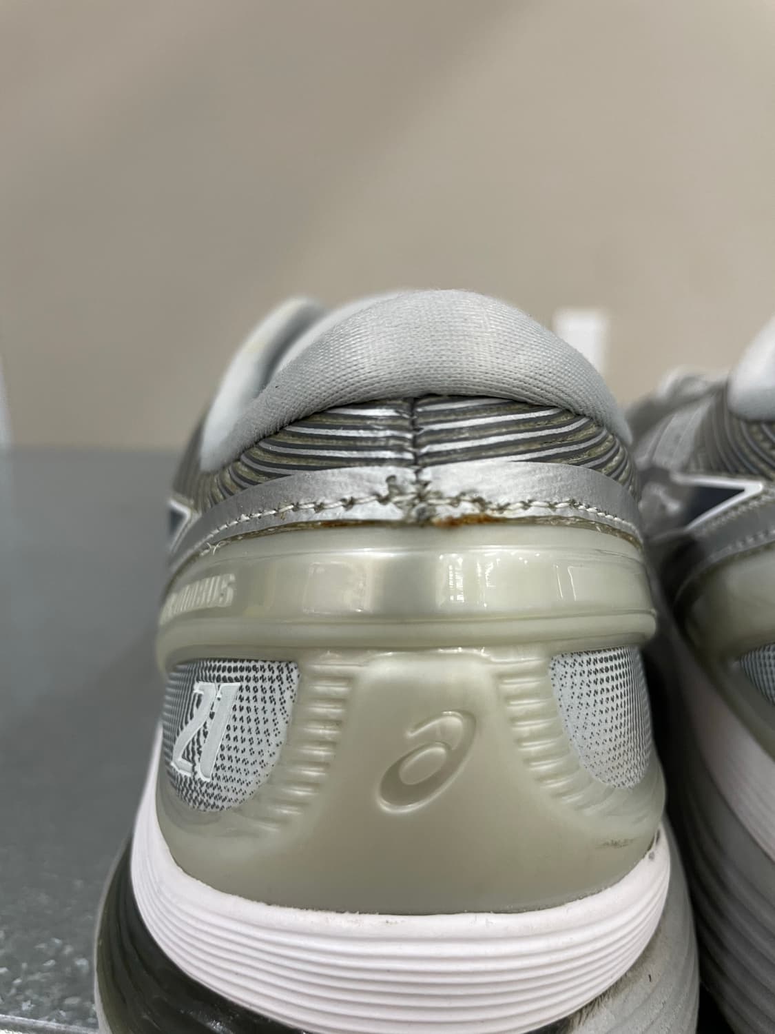 아식스 젤 님버스 21 미드 그레이 실버 265 상품이미지8