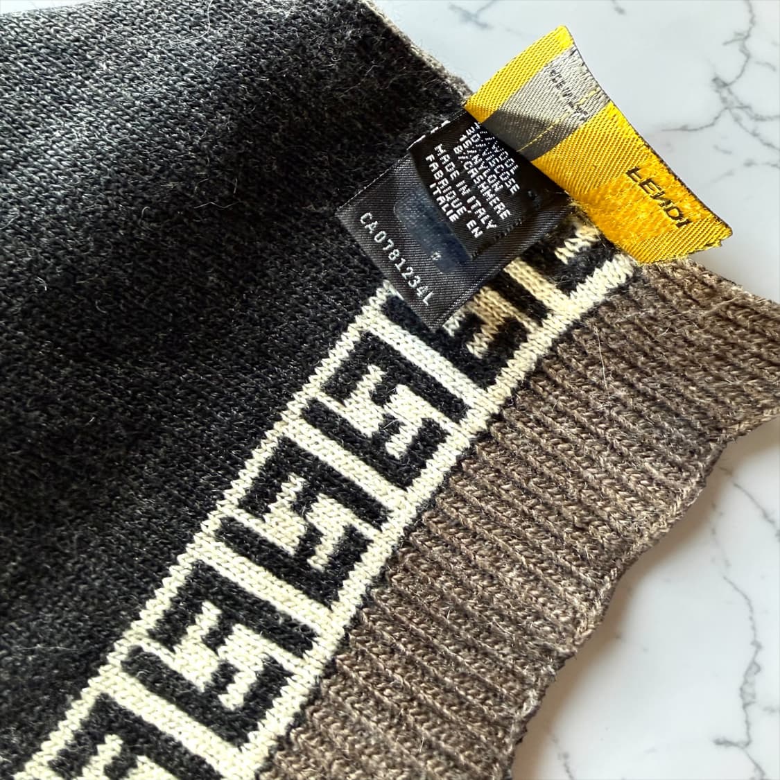 펜디 FF 모노그램 리버시블 머플러 상품이미지6