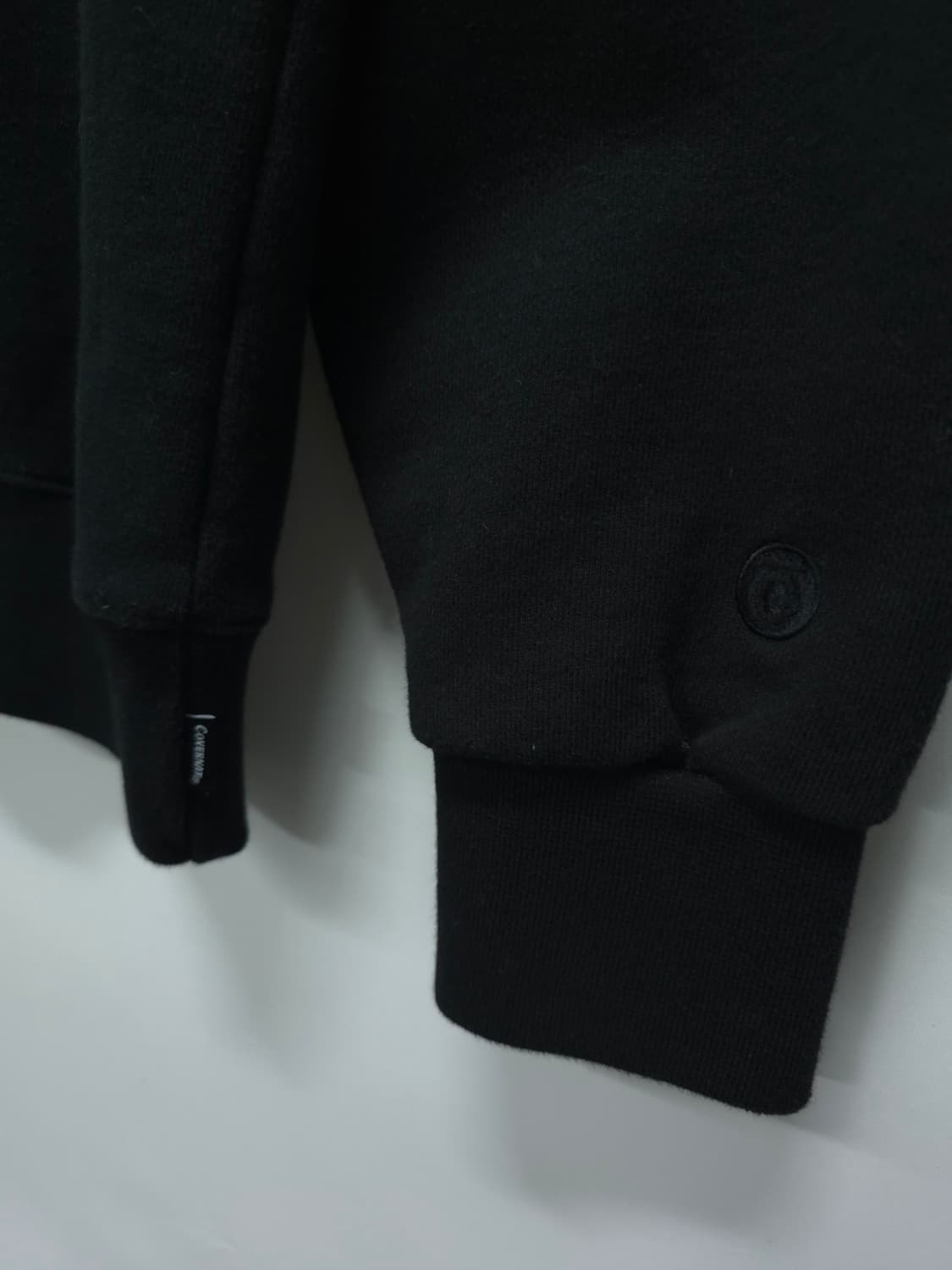 [커버낫] 아치 로고 오버핏 맨투맨 블랙 (M사이즈) 상품이미지6