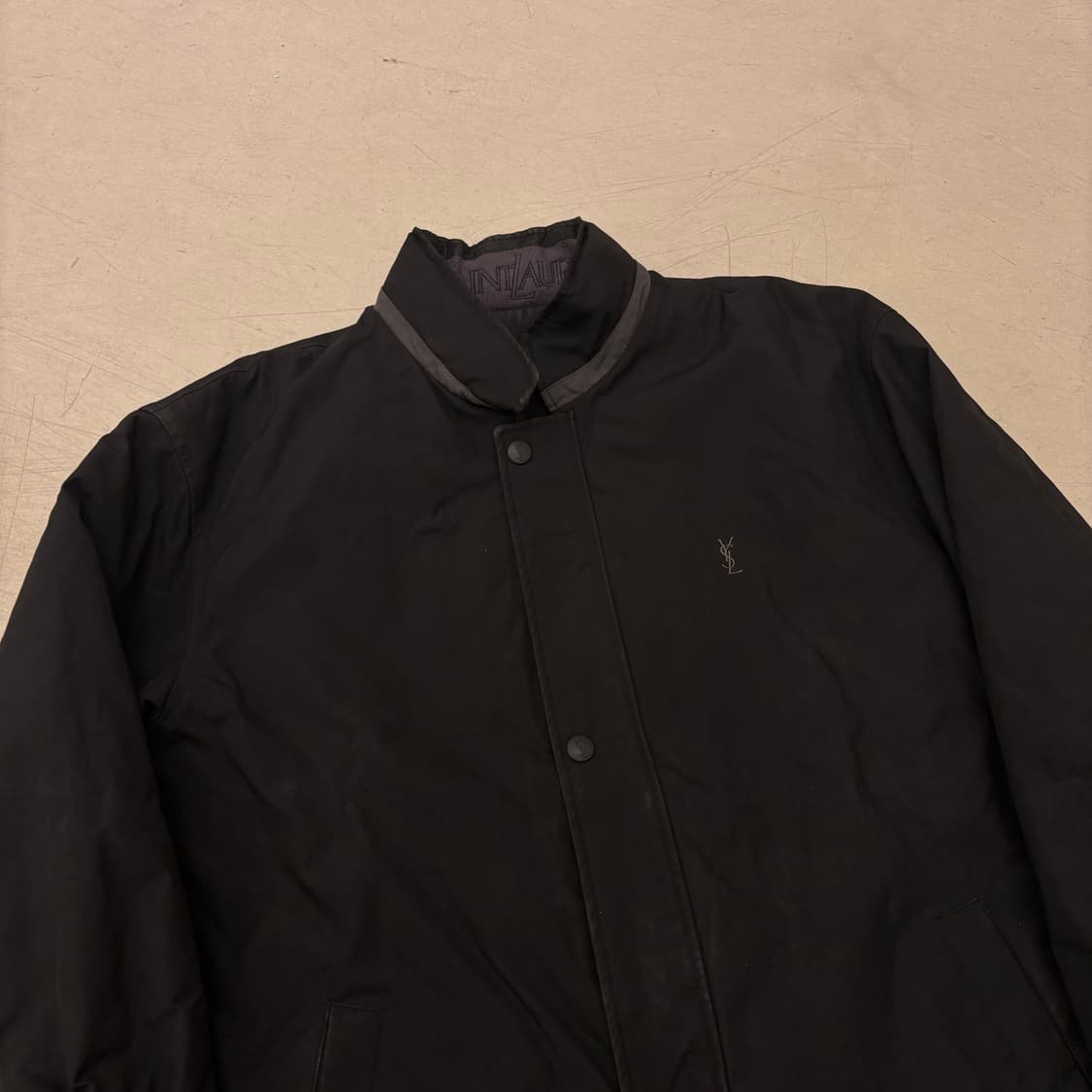 입생로랑 00s 스몰로고 블랙 점퍼 상품이미지2
