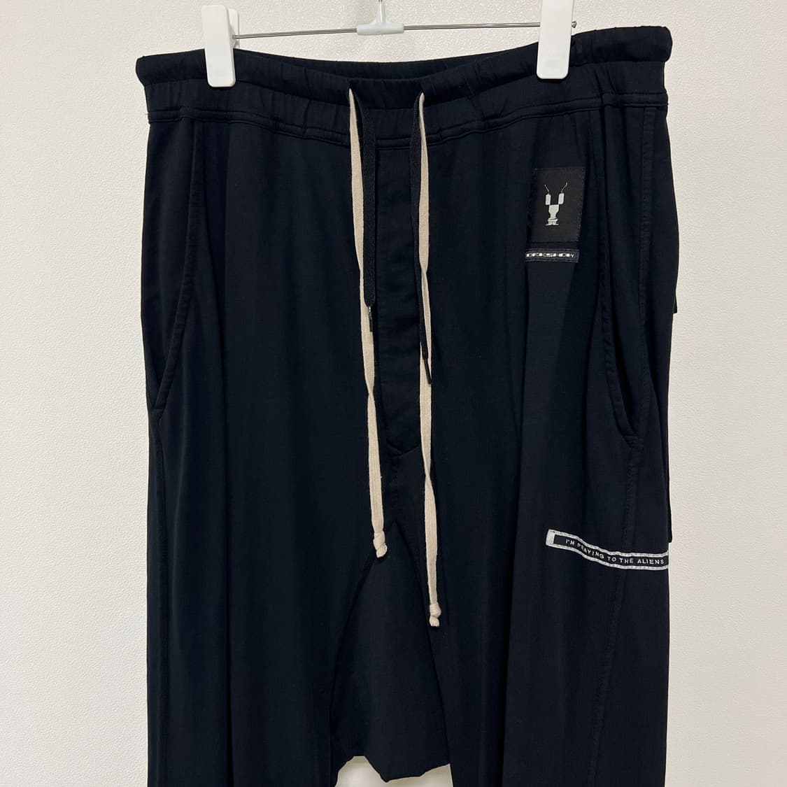 릭오웬스 19SS 다크쉐도우 드로우스트링 패치 크롭 배기 팬츠 블랙 상품이미지5