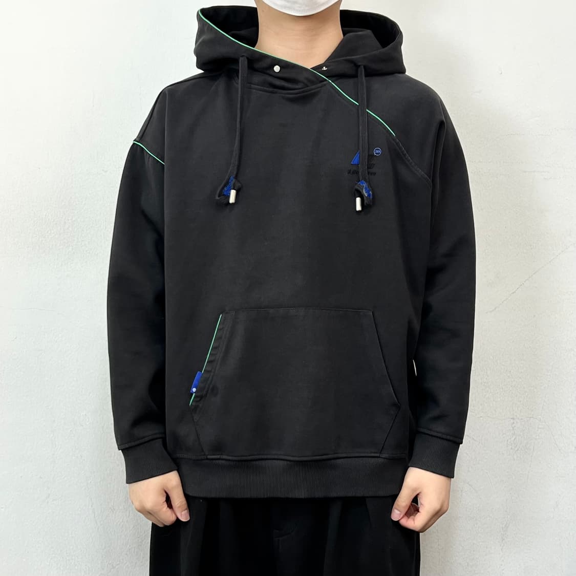 자라 x 아더에러 콘트라스트 스웨트 후디 블랙 상품이미지2