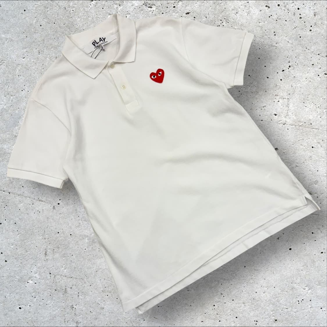 [L] 꼼데가르송 플레이 하트 와펜 흰색 반팔 폴로티 C639 상품이미지1