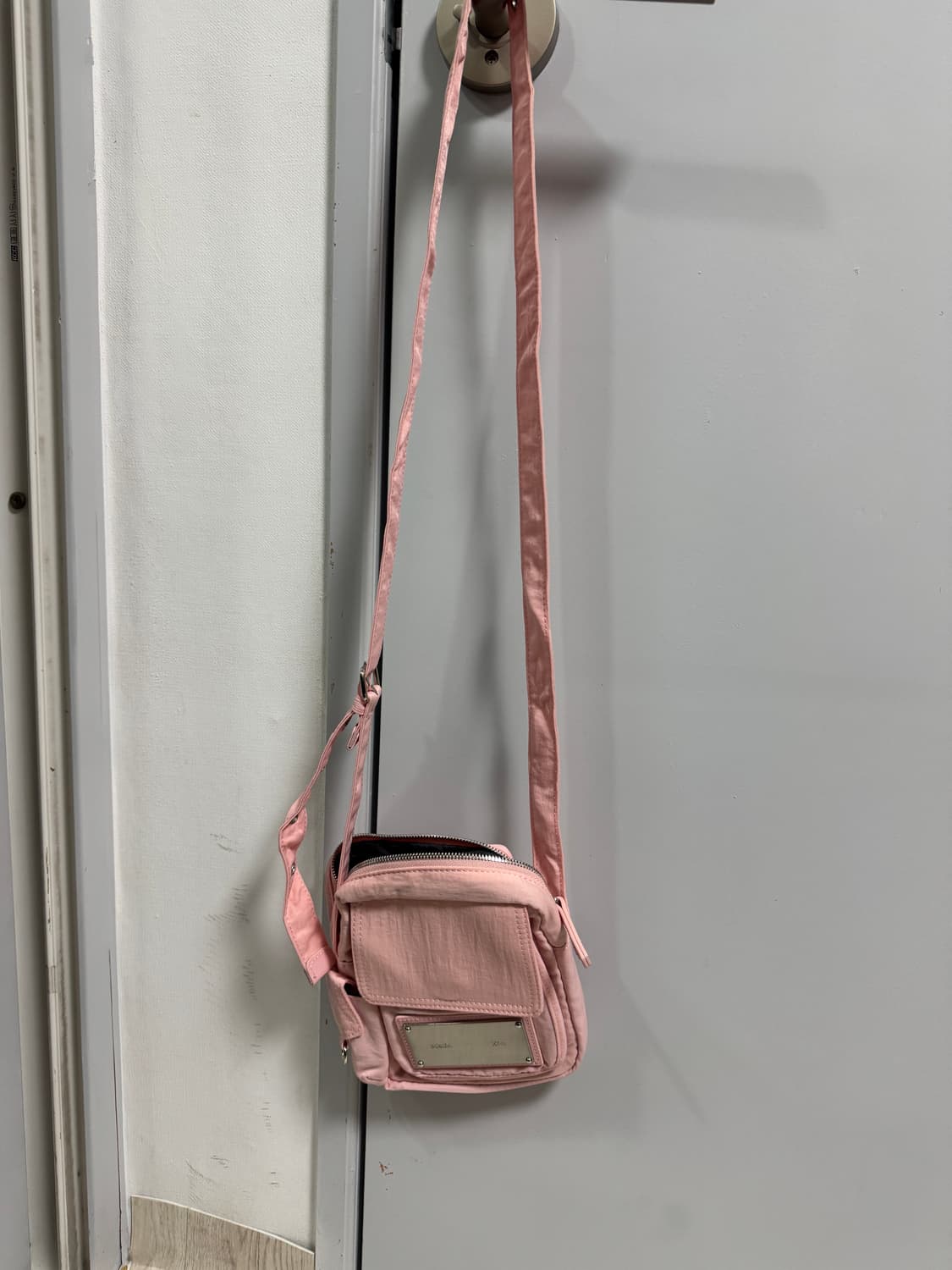 마뗑킴 카고 크로스 미니백 핑크 상품이미지1