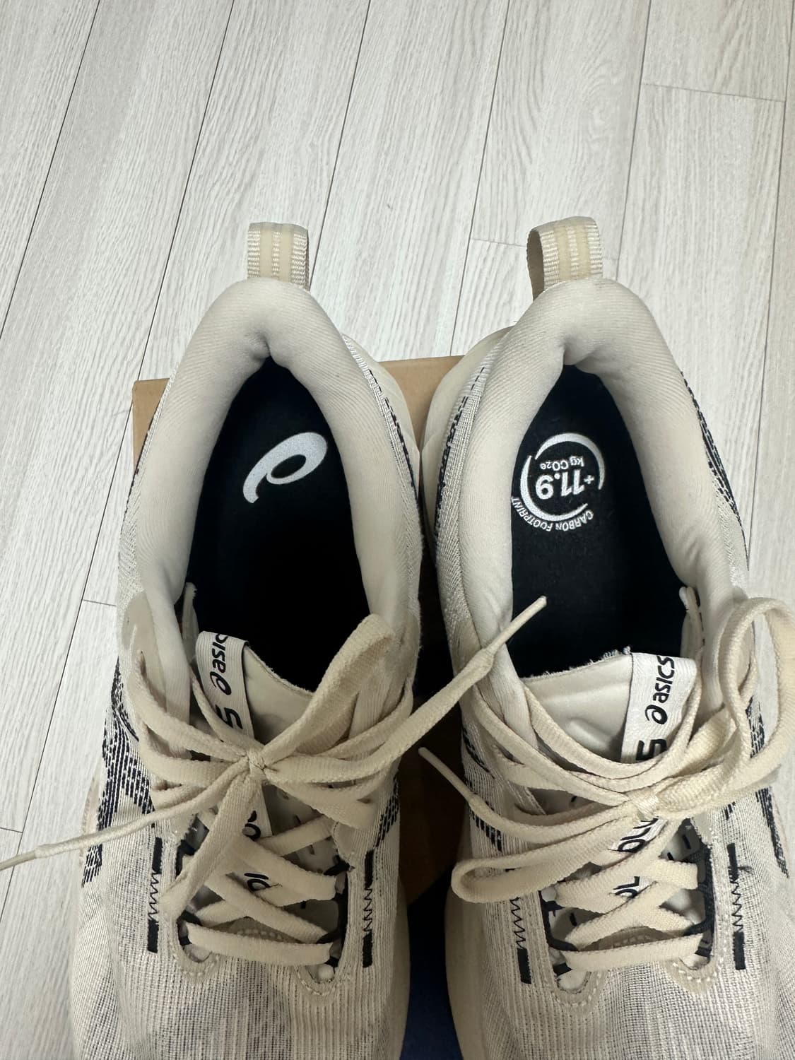 아식스 노바블라스트5 오트밀 275 팝니당 상품이미지7