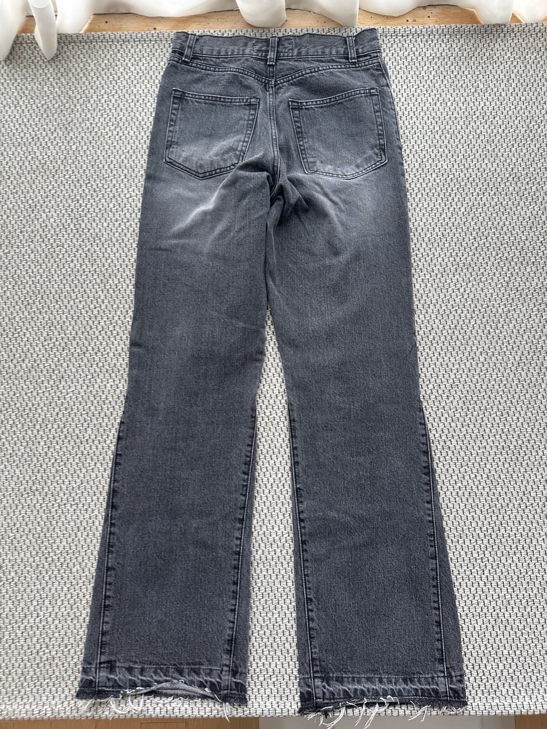 [26] 토니웩 플레어 핏 리컨스트럭트 데님 진 - 워시드 블랙 상품이미지3