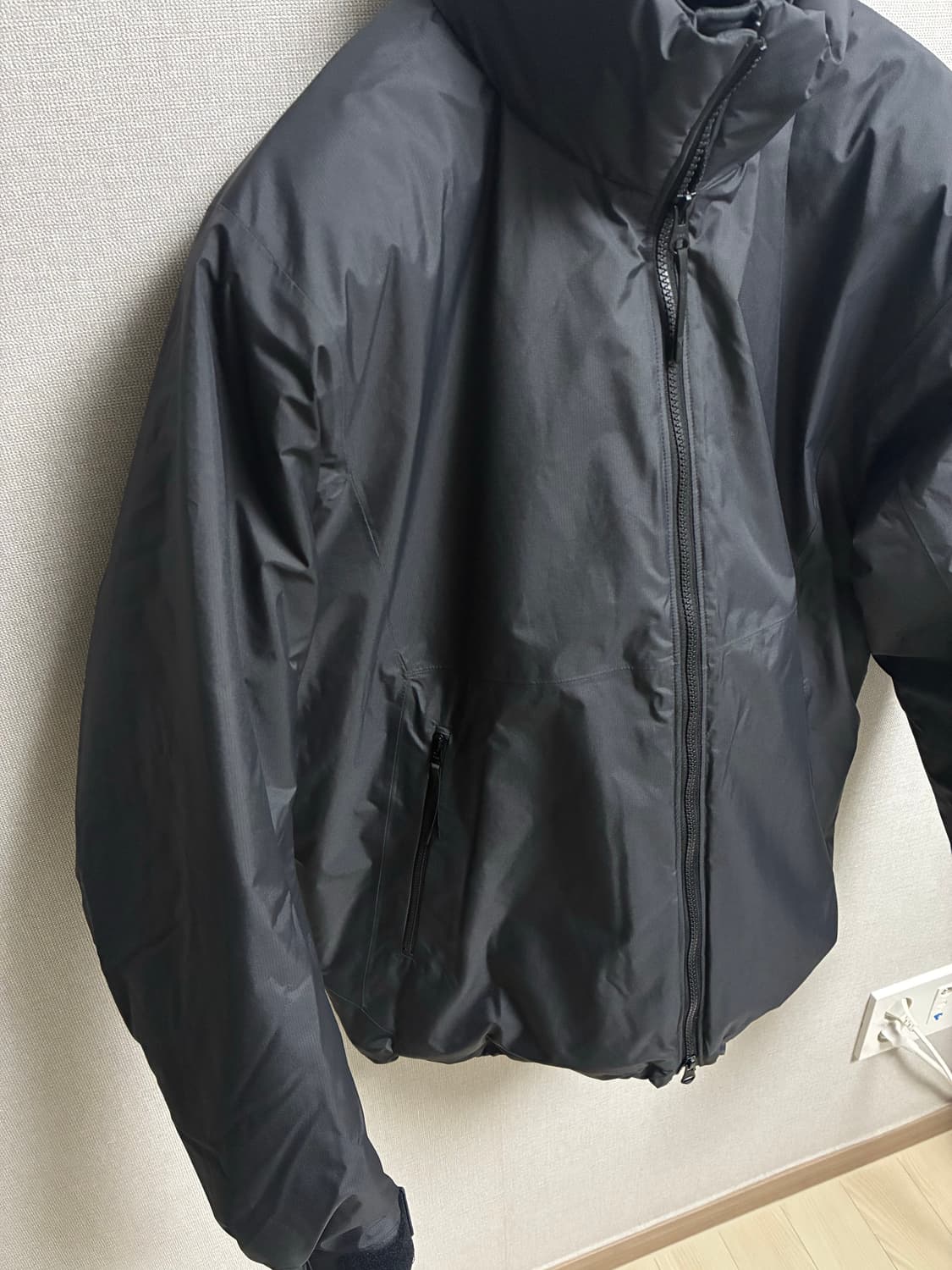 골드윈 GORE-TEX LABS Puffy Jacket 딥챠콜 2사이즈 상품이미지4