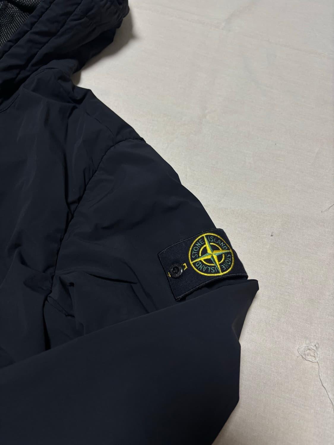 스톤아일랜드 스킨터치 후드 바람막이 블랙 [L] 상품이미지2