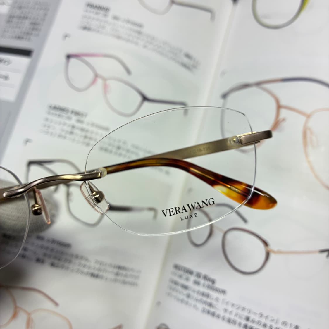 VERA WANG 베라왕 스와로브스키 골드 무테 티타늄 안경 상품이미지2