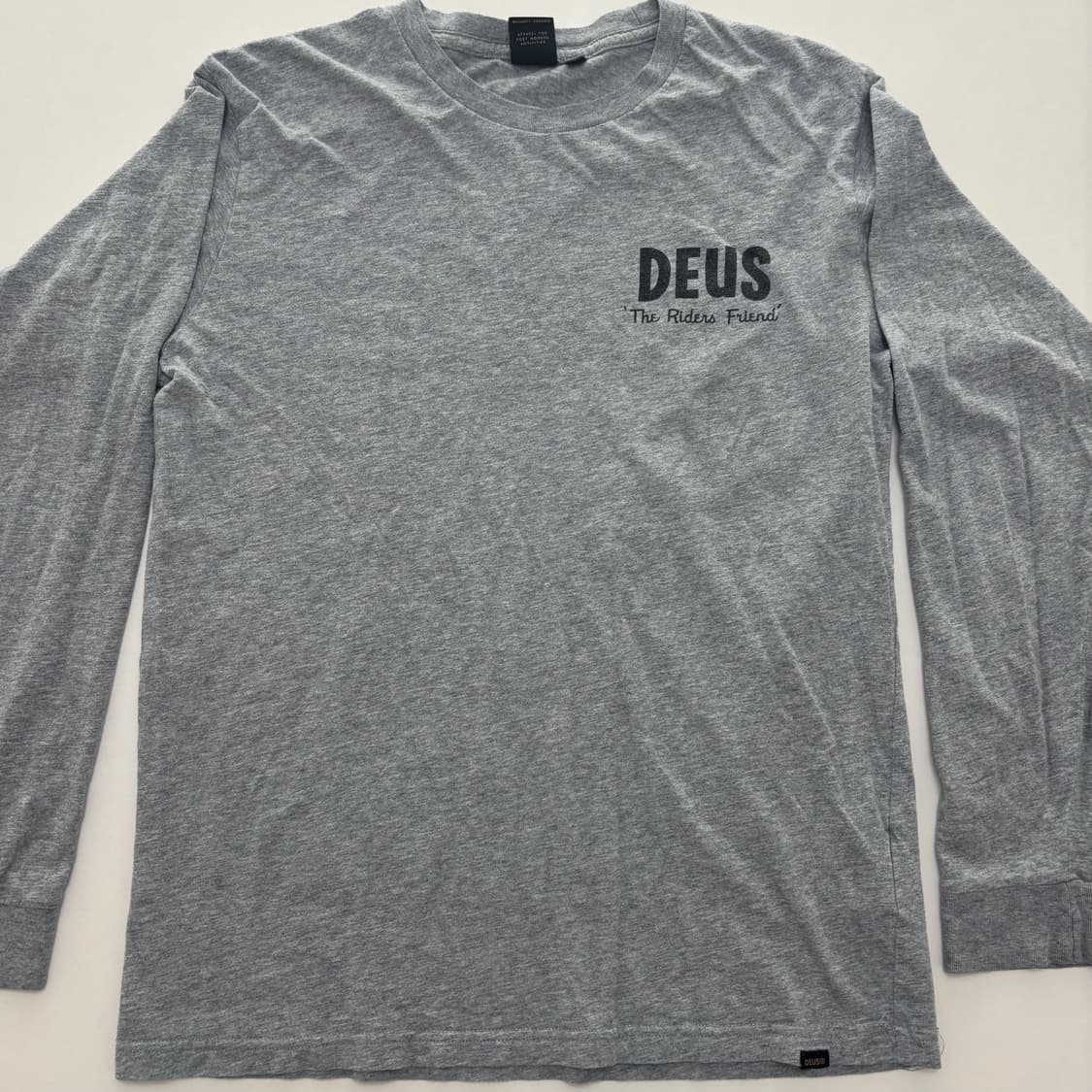 데우스 엑스 마키나 월러스 그레이 롱슬리브 (M) 상품이미지1