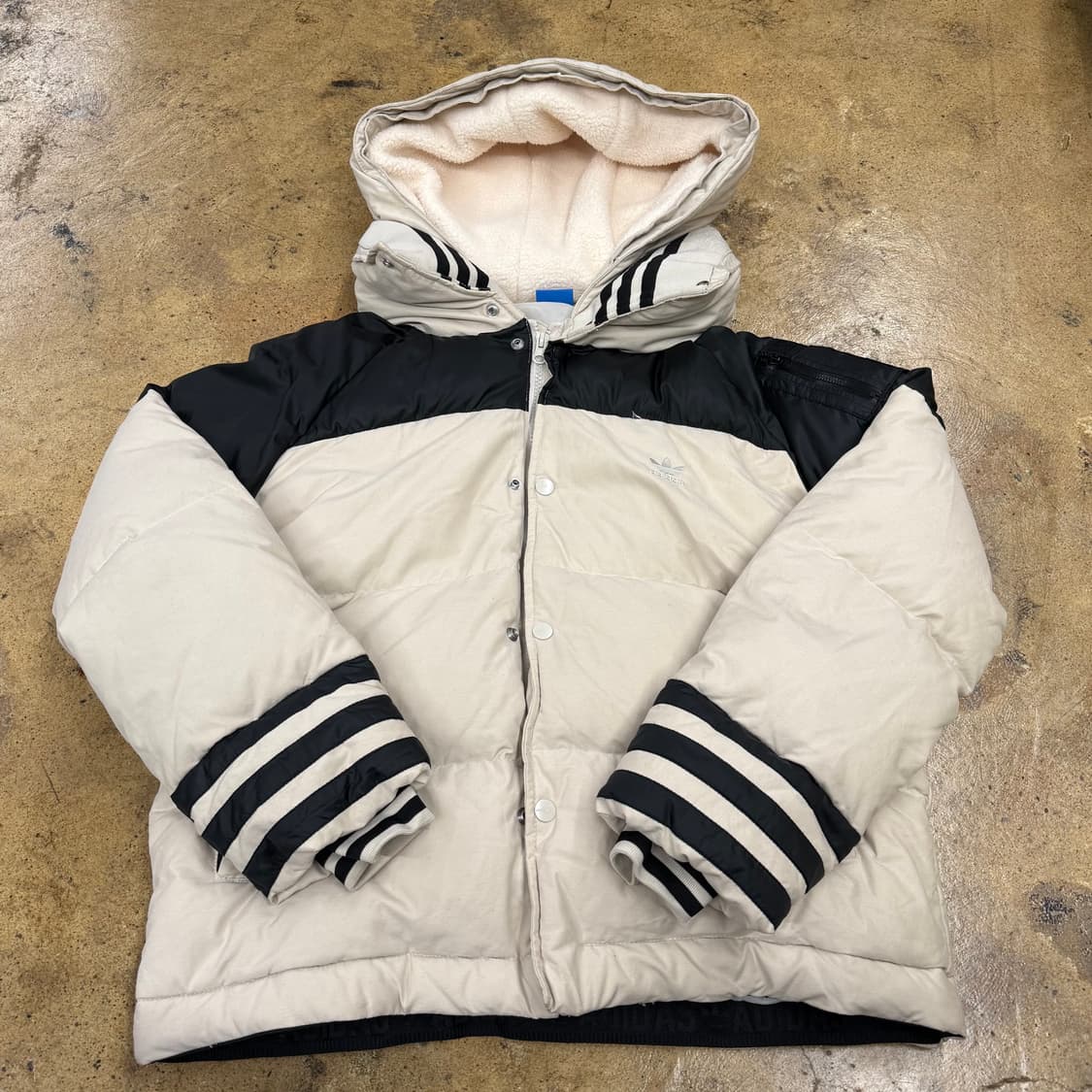 아디다스 흰검 크림 패딩 90 상품이미지2