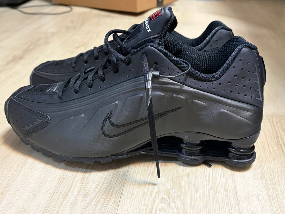 나이키 샥스 R4 블랙 브라이튼 크림슨 상품이미지2