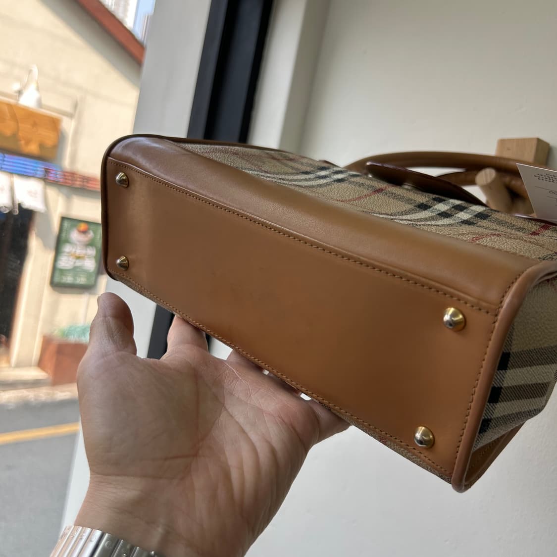 올드 버버리 노바 체크 핸드백 상품이미지3