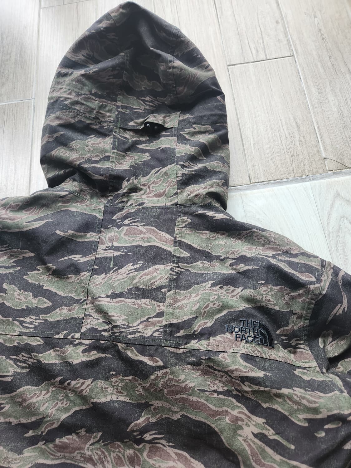 노스페이스 타이거카모 하이벤트 윈드브레이커 M 상품이미지2