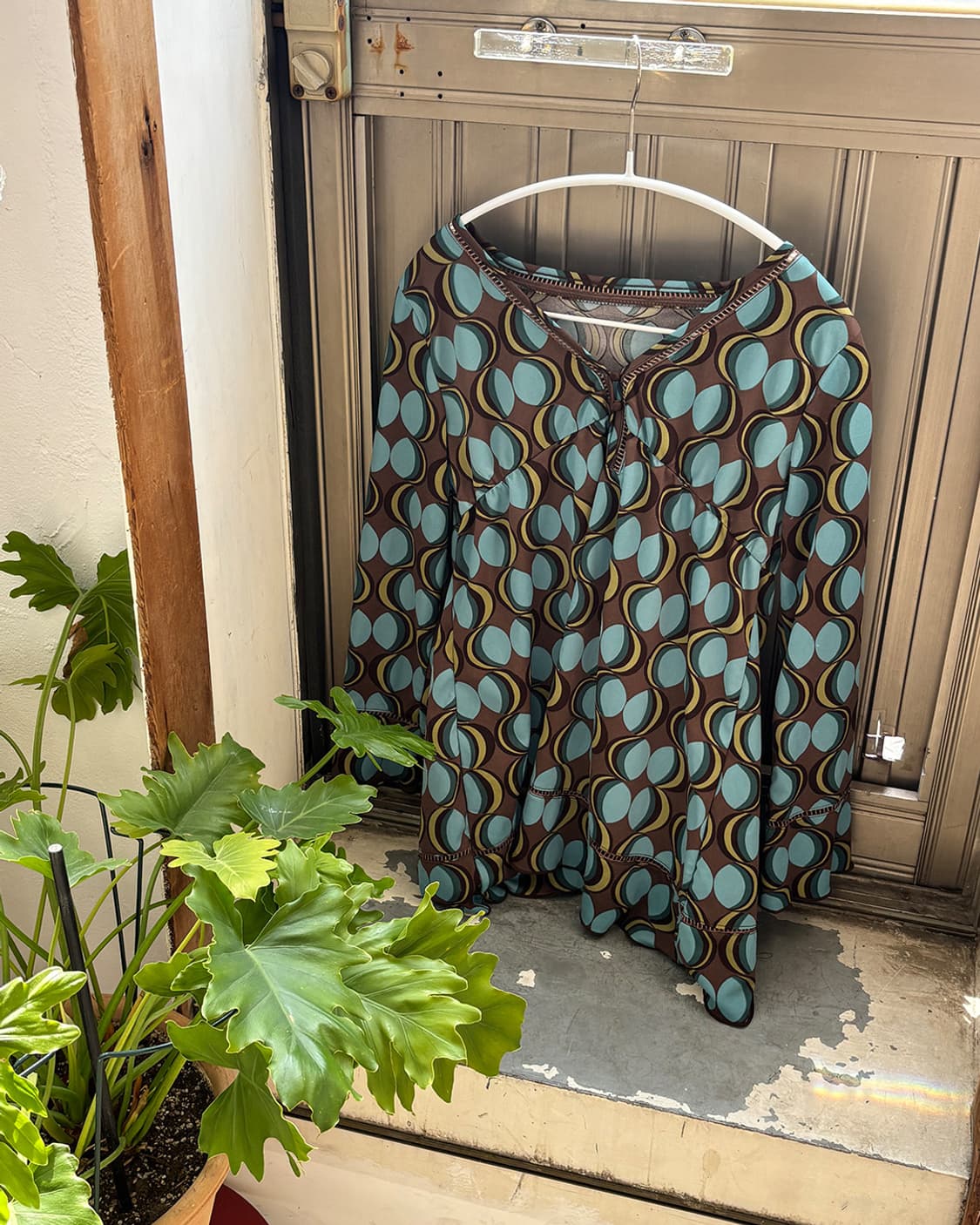 레트로 기하학적 물방울 무늬 플레어 탑 상품이미지1