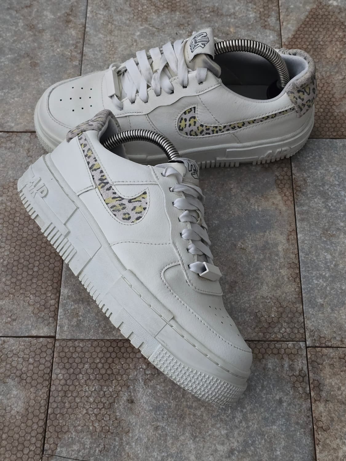 (225)나이키 에어포스 1 픽셀 se 레몬 레오파드 상품이미지6