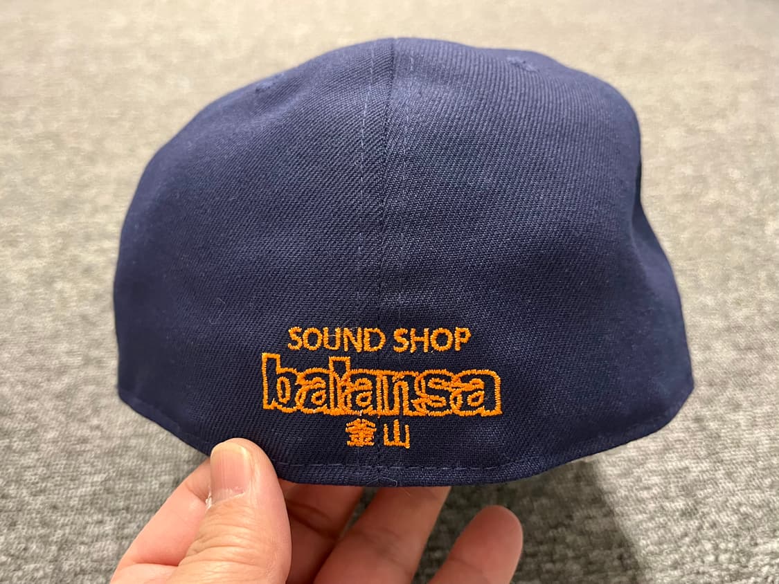 발란사 X 뉴에라 b캡 네이비/오렌지 7 5/8 상품이미지4