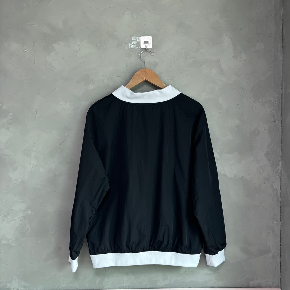 나이키 스우시 바람막이 웜업 검흰 상품이미지4