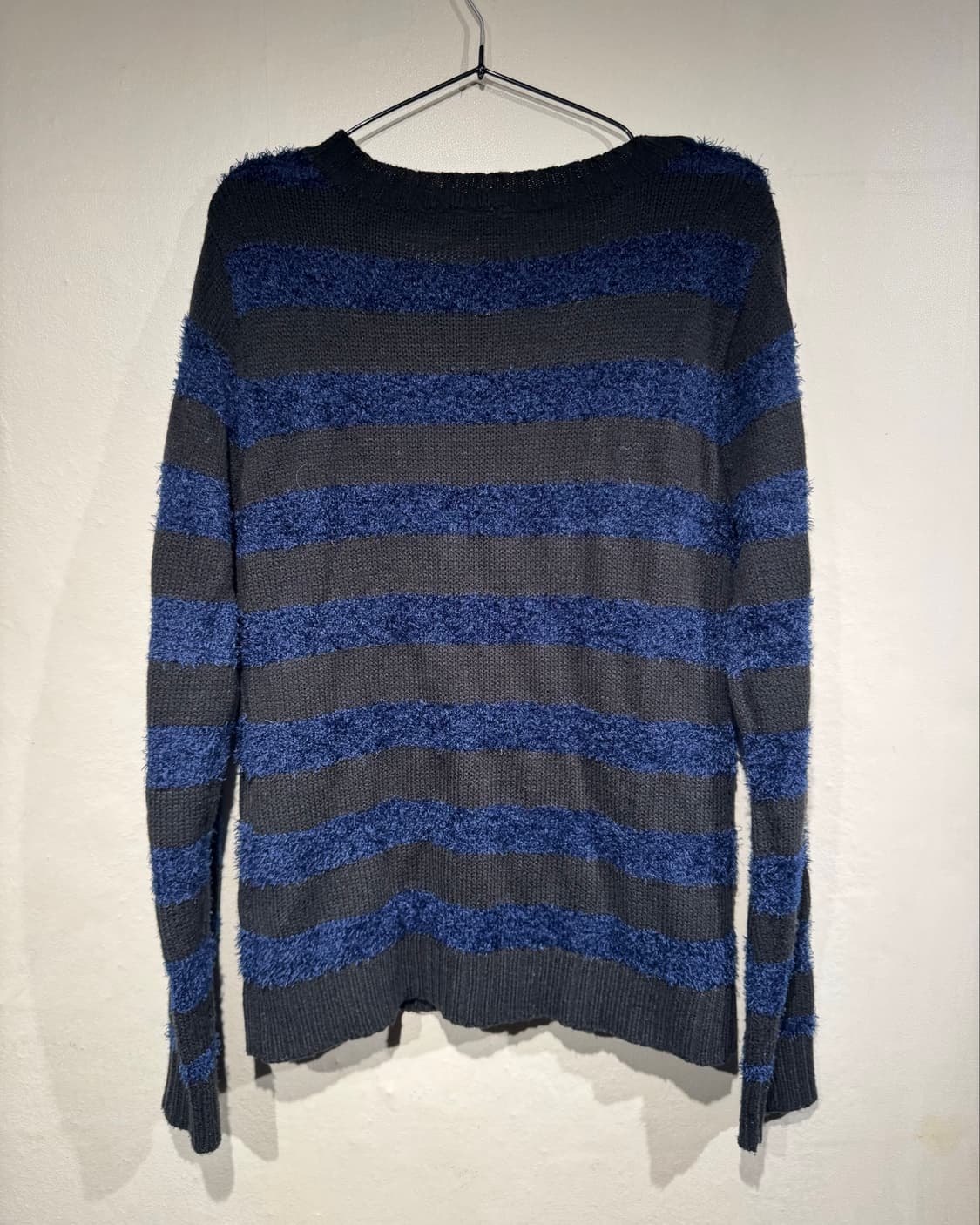 Black&Blue Stripe V-neck Knit  상품이미지4