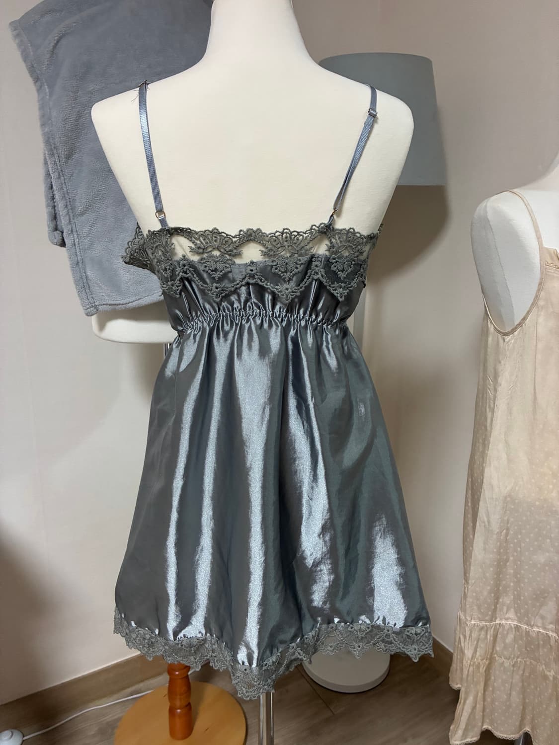 그레이 레이스 슬리브리스 상품이미지3